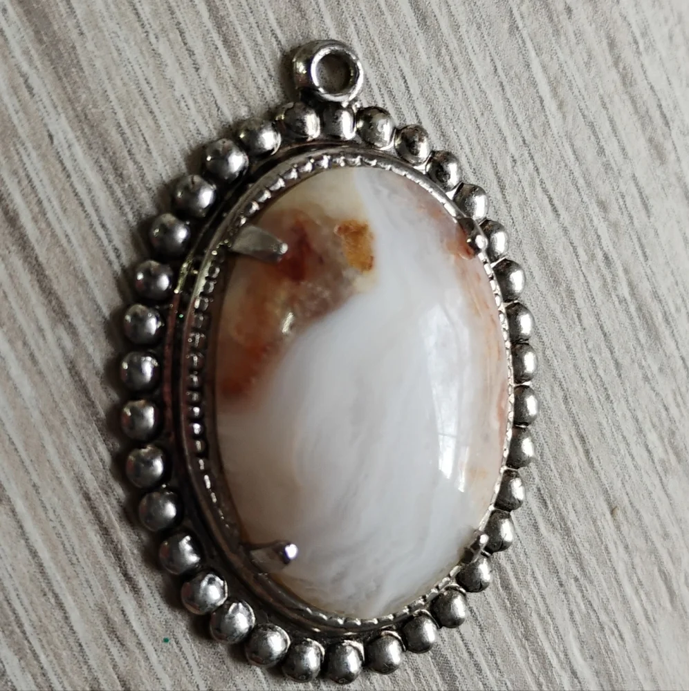 Vintage Natural Crazy Laced Agate Pendant Silver Plated Gemstone Orange White - Picture 2 of 9